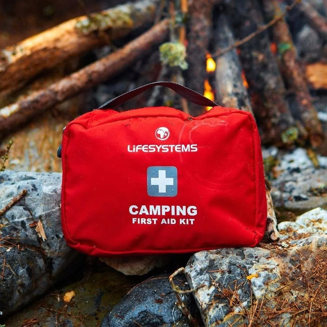 apteczka-lifesystems-camping-czerwony