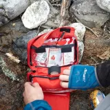 apteczka-lifesystems-camping-czerwony-szerokosc-produktu-17-cm