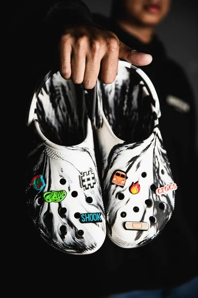 crocs-classic-10001-bez-r375-rozmiar-uk-5