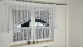 firanka-do-kuchni-z-zazdrostkami-woal-gipiura