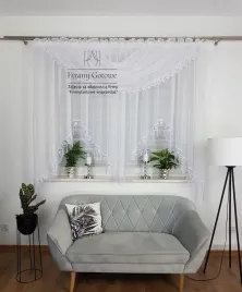 firana-z-lambrekinem-oraz-gipiura-400x180cm