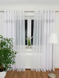 zaslona-na-przelotkach-zdobiona-cyrkoniami-biala