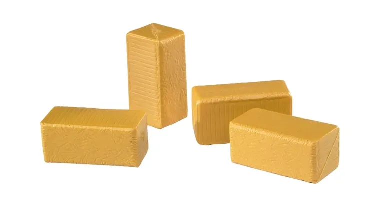 sprasowane-bloki-siana-bohater-brak