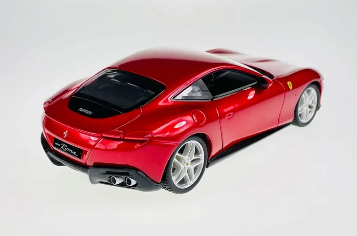 ferrari-roma-red-1-24-bburago-stan-nowy-stan-opakowania-oryginalne