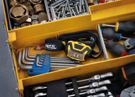 latarka-czolowa-petzl-aria-1-rgb-e069ba00-czarna