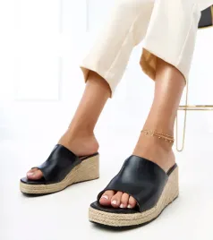 czarne-klapki-espadryle-na-koturnie-felicity