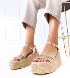 wielokolorowe-sandaly-espadryle-na-platformie-solora