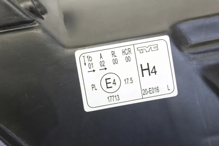 reflektor-vw-up-11-l-stan-nowy-rodzaj-swiatel-mijania-tradycyjne-halogenowe