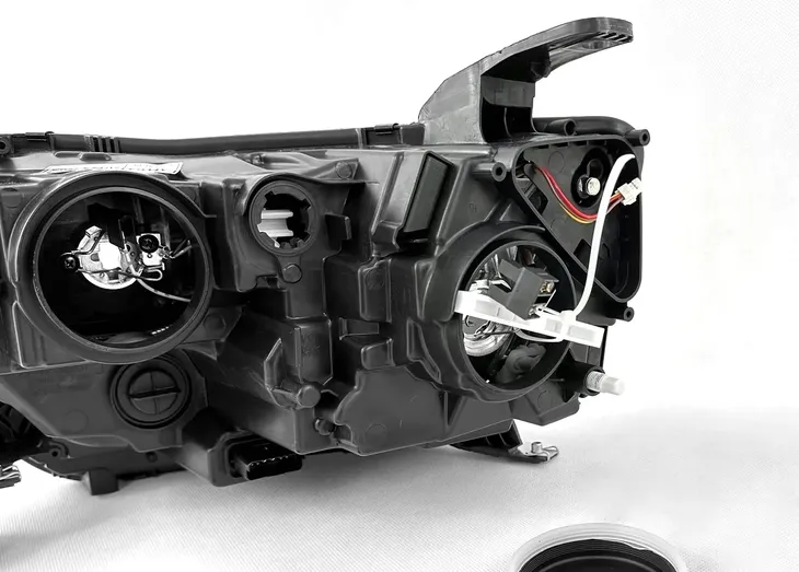 reflektor-dacia-duster-19-strona-zabudowy-prawa