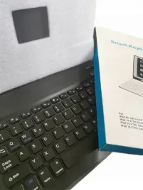 etui-z-klawiatura-ipad-czarny-skorzany-zamiennik-ipad-magnes