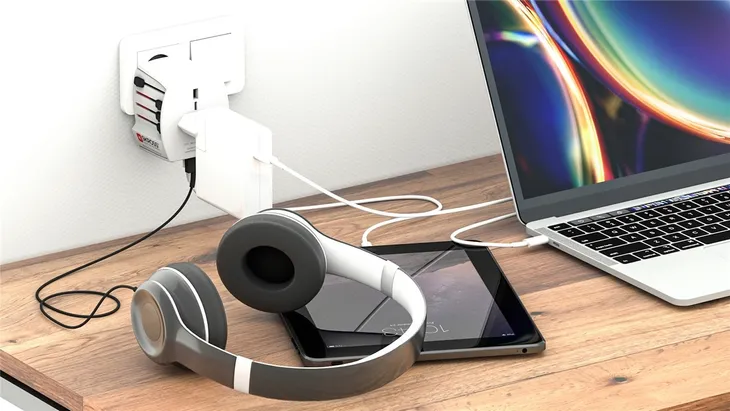world-adapter-muv-usb-2xa-stan-nowy-marka-skross