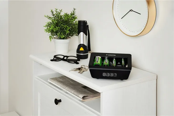 lcd-universal-charger-typ-57688-marka-varta-producent-varta