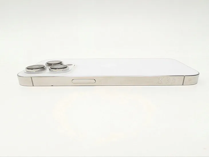 apple-iphone-14-pro-128-gb-srebrny-funkcje-aparatu-autofocus-lampa-blyskowa-panorama-zoom
