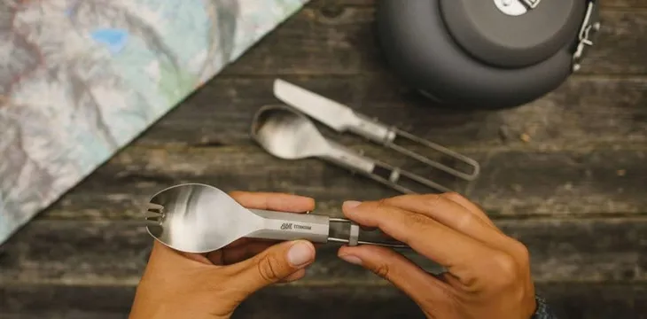 lyzka-widelec-esbit-titanium-spork-cechy-dodatkowe-skladane-wolne-od-bpa