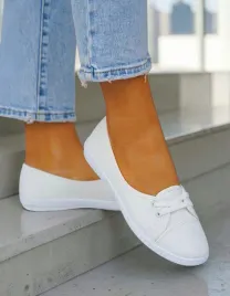 biale-tenisowki-trampki-ze-skory-z-gumkami-asos-40