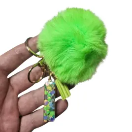 brelok-do-kluczy-literka-i-pompon-zielony-zawieszka-prezent-alfabet