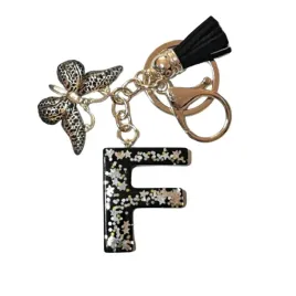 brelok-z-litera-f-elegancki-czarny-design-z-motylem