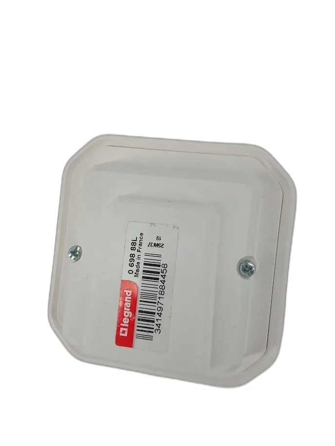 legrand-gniazdo-elektryczne-scienne-bialy-stan-powystawowy