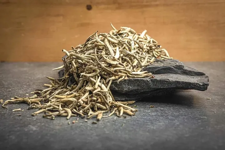 green-touch-tea-herbata-biala-silver-needle-50g