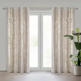 zaslona-welwet-sofi-kremowa-135x250-cm-na-przelotkach-z-eleganckim-blaskiem