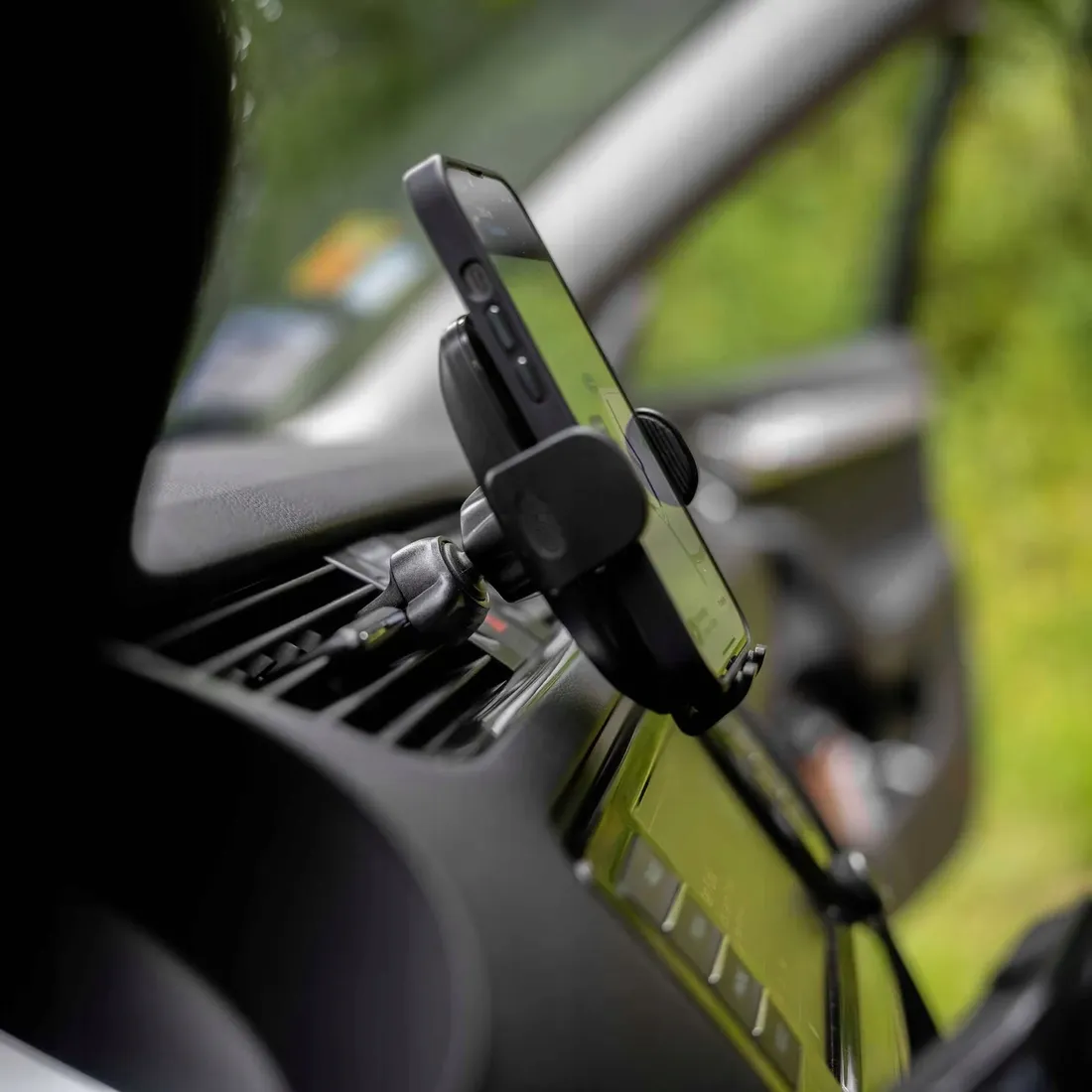 spacecase-car-holder-sc12-ghost-air-vent-black