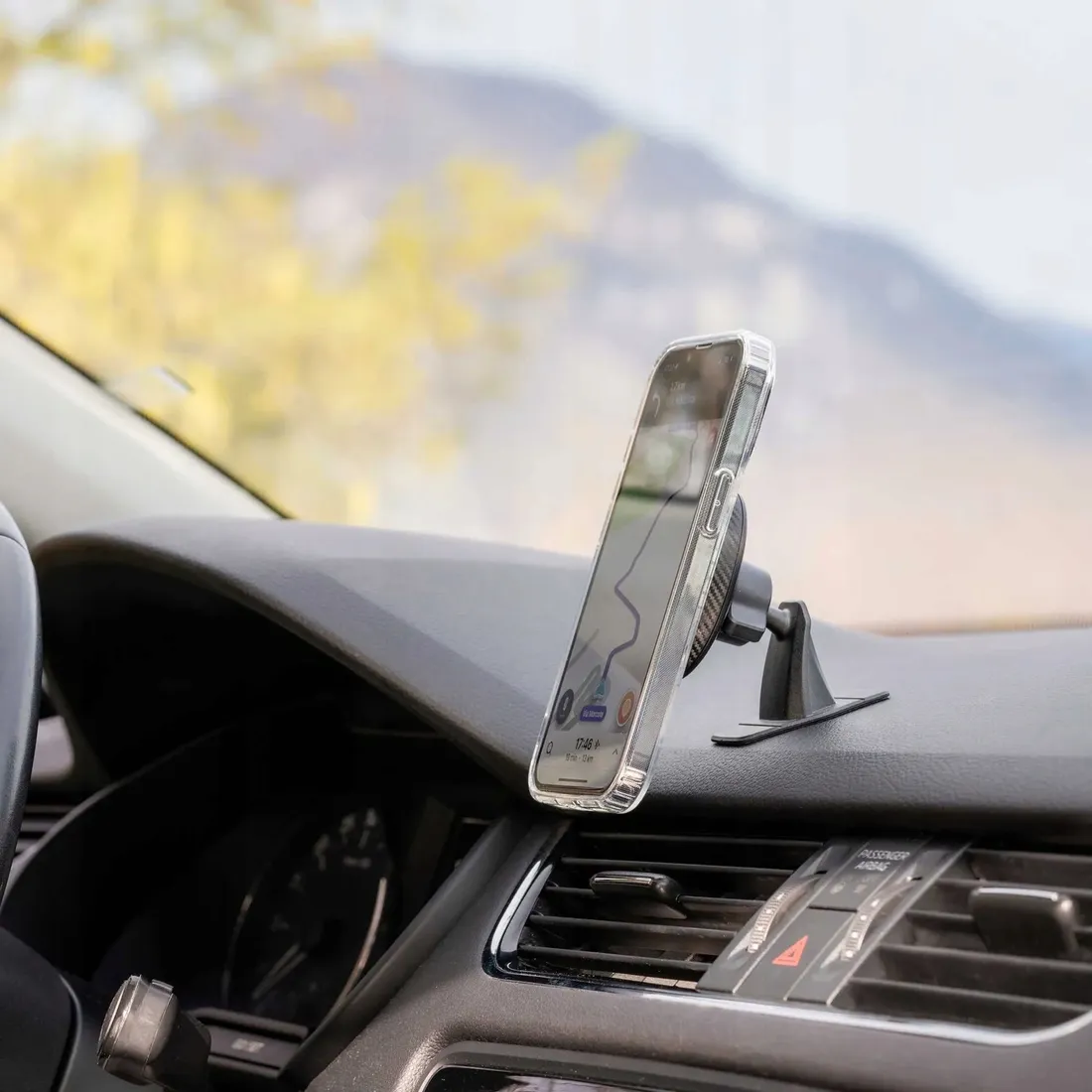 spacecase-car-holder-sc05-dash-console-magsafe-black