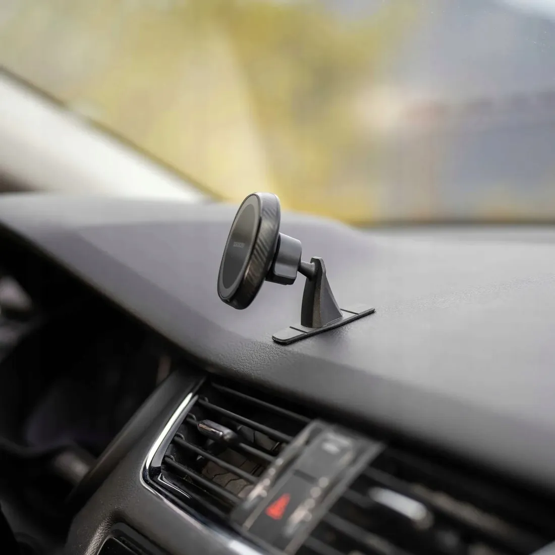spacecase-car-holder-sc05-dash-console-magsafe-black