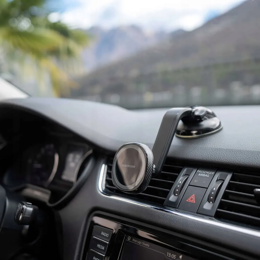 spacecase-car-holder-sc07-dash-magsafe-black