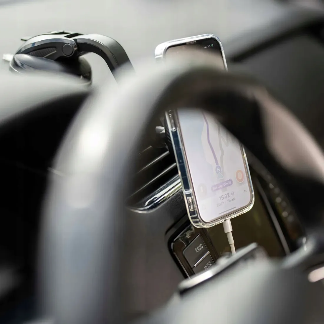 spacecase-car-holder-sc07-dash-magsafe-black