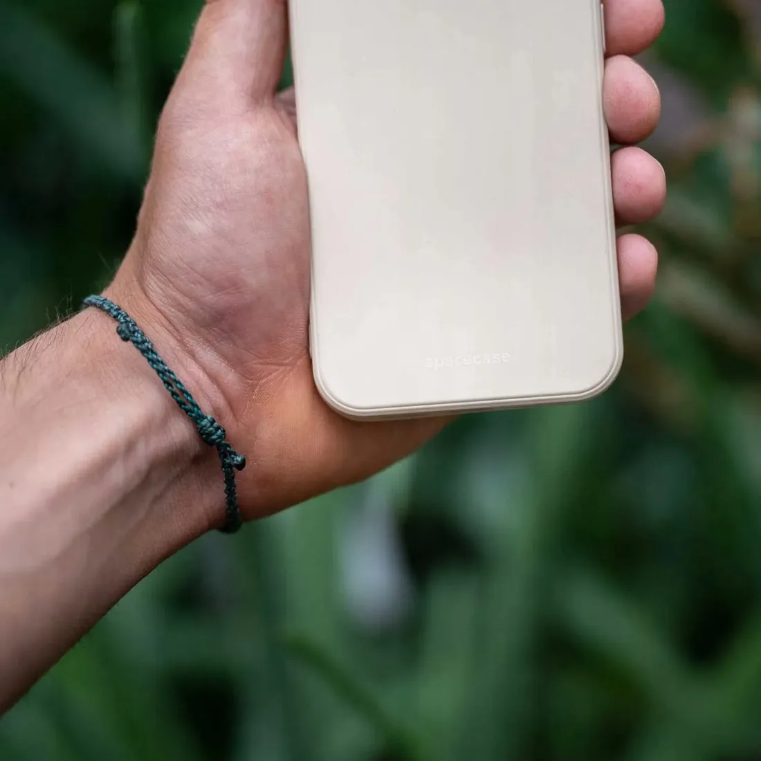 spacecase-silicone-case-iphone-15-pro-max-bone