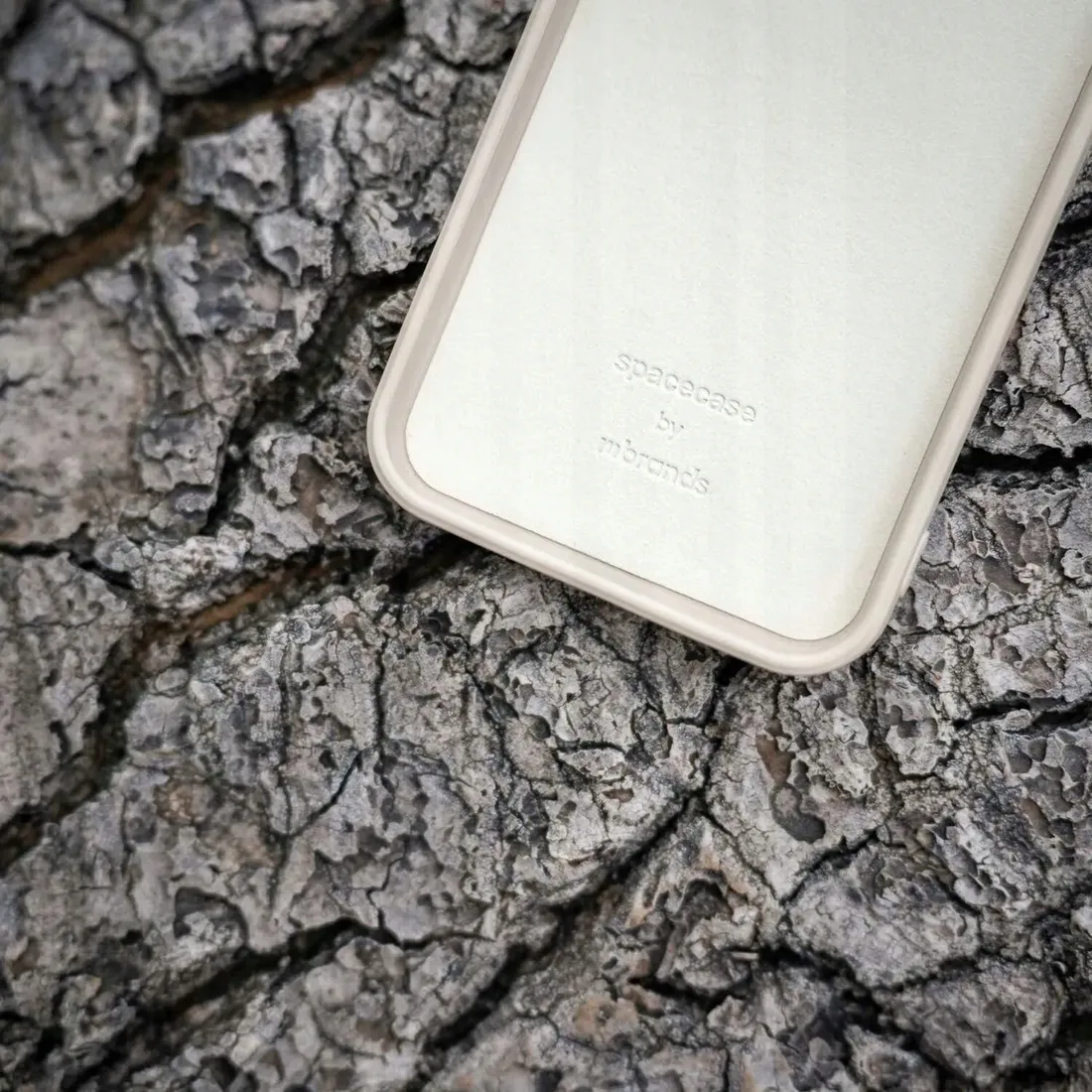 spacecase-silicone-case-iphone-14-plus-bone