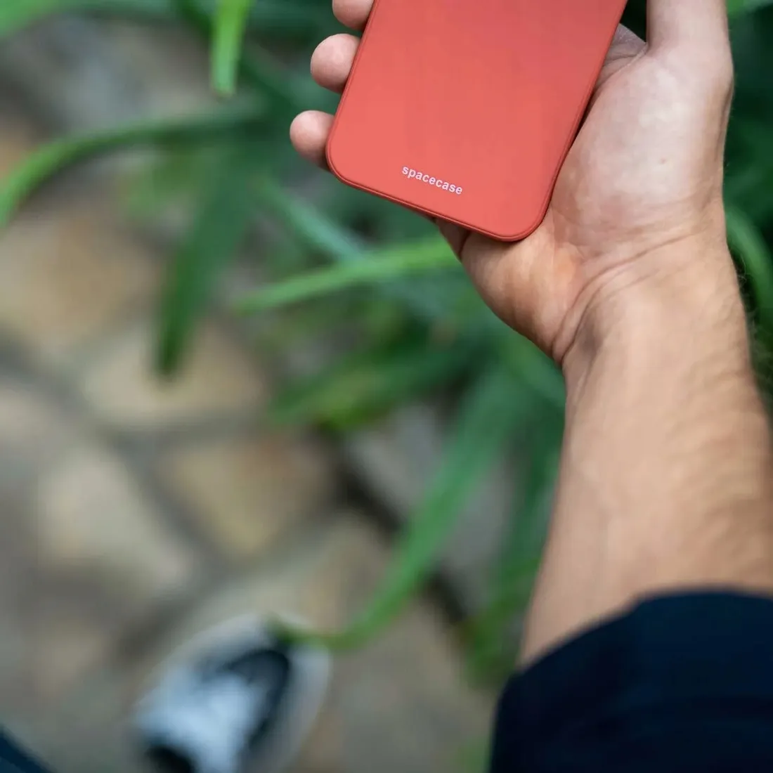 spacecase-silicone-case-iphone-15-plus-red