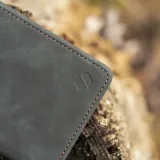 spacecase-wallet-iphone-16e-black-material-skora-ekologiczna