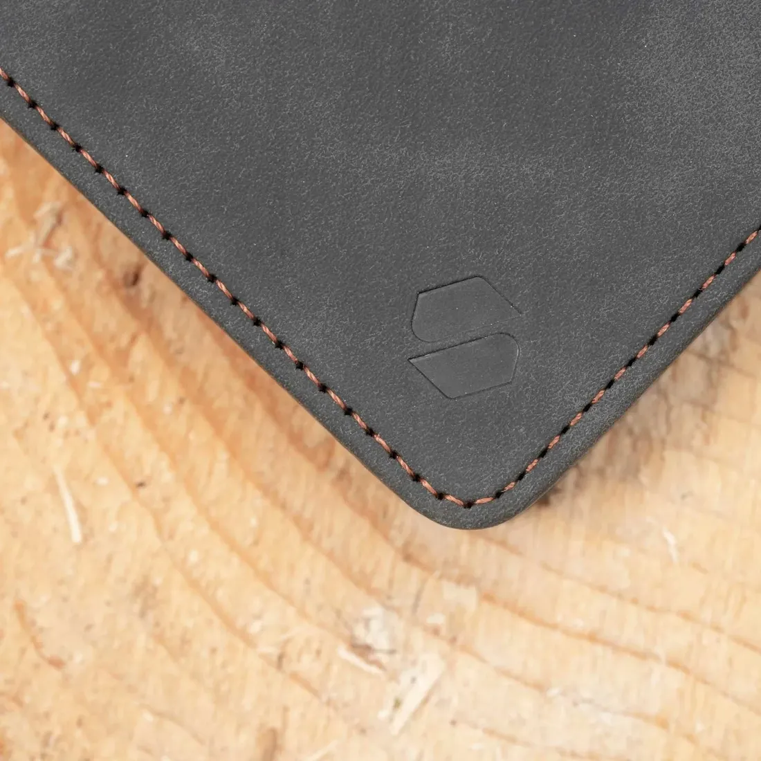 spacecase-wallet-iphone-16e-black