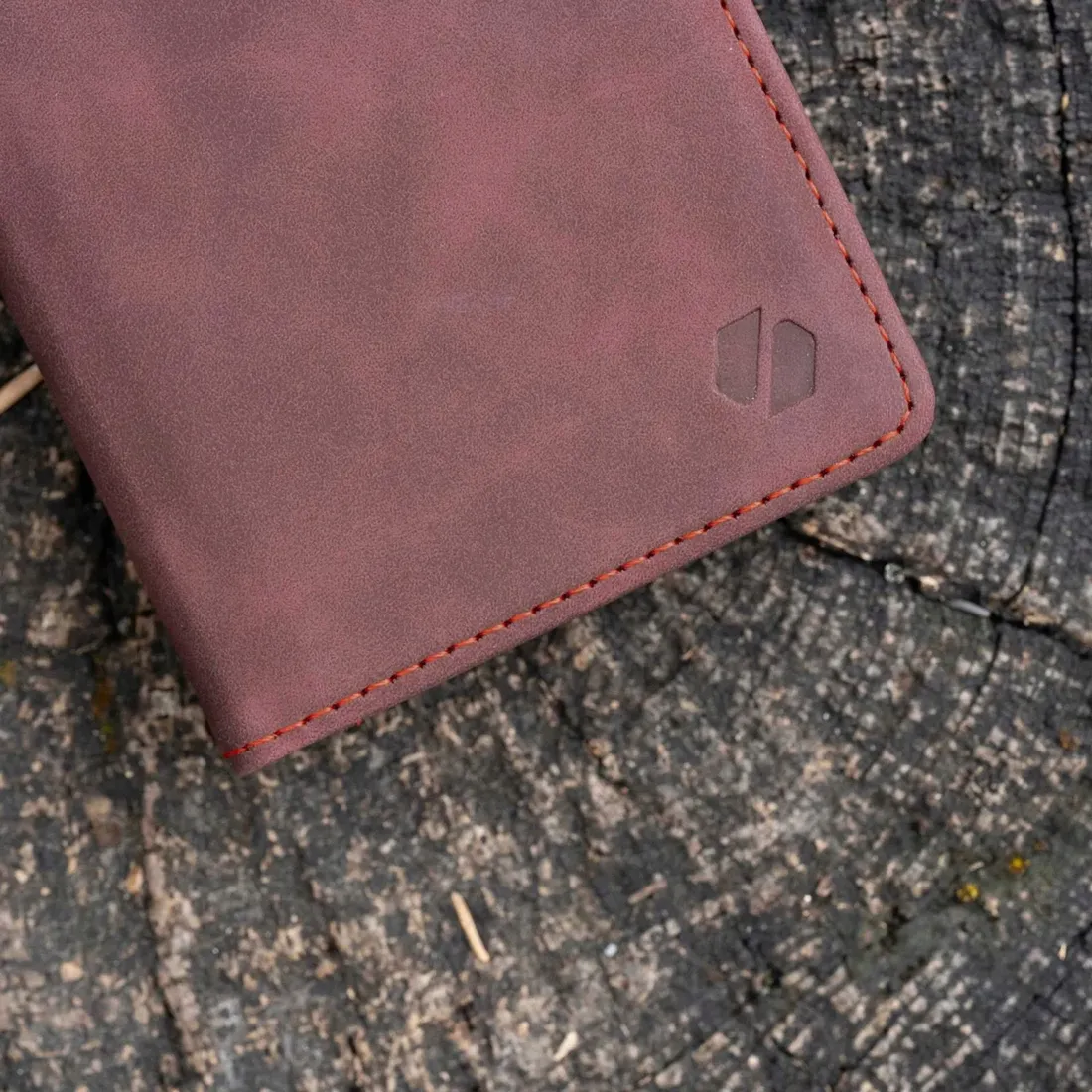 spacecase-wallet-iphone-16-pro-max-red