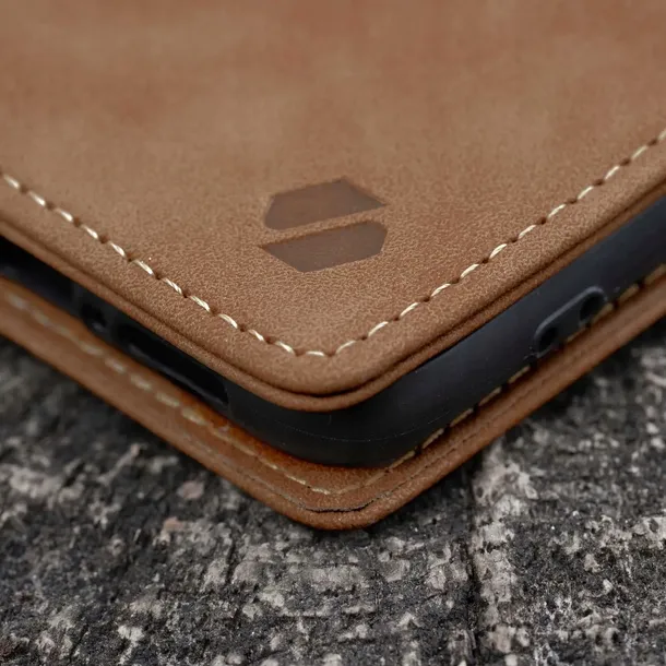 spacecase-wallet-iphone-14-pro-light-brown-material-skora-ekologiczna