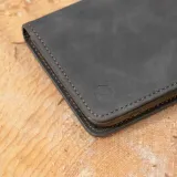 spacecase-wallet-iphone-14-plus-black-funkcje-ladowanie-indukcyjne-pochlanianie-wstrzasow