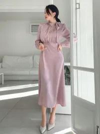 ic01202-dazy-satynowa-sukienka-midi-wizytowa-elegancka-26-s