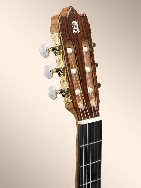 alhambra-4p-gitara-klasyczna-cedr-marka-alhambra