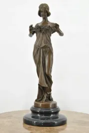 kobieta-z-kwiatami-kwiaty-figura-rzezba-z-brazu-dekoracja-ozdoba