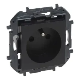 legrand-863530b-niloe-step-gniazdo-z-uziemieniem-2p-z-modul-czarne
