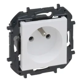 legrand-863130b-niloe-step-gniazdo-pojedyncze-z-uziemieniem-2p-z-biale