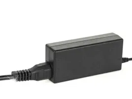 zasilacz-quer-z-kablem-zasilajacym-do-laptopa-acer