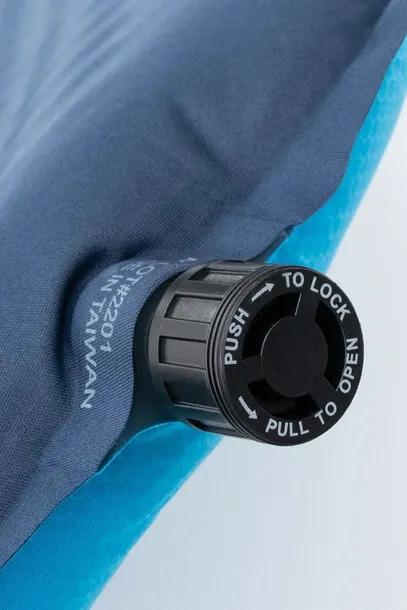 mata-samopompujaca-volven-ultralight-plus-niebieska-dlugosc-183-cm