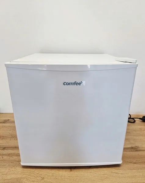 chlodziarka-mini-lodowka-zamrazarka-comfee-rcu40wh2-e-wysokosc-produktu-49-2-cm