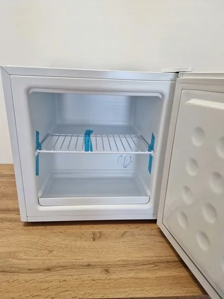 chlodziarka-mini-lodowka-zamrazarka-comfee-rcu40wh2-e-rodzaj-jednodrzwiowa