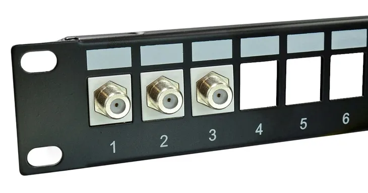 patchpanel-patch-panel-pusty-pod-keystone-do-szafy-rack-19-24-porty-stp-glebokosc-produktu-9-5-cm