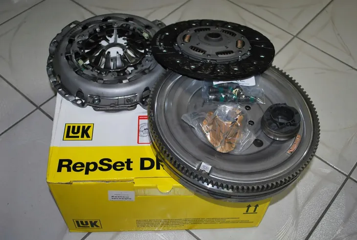 sprz-kpl-dmf-audi-a4-b6-1-9-tdi-01-typ-kola-kolo-dwumasowe