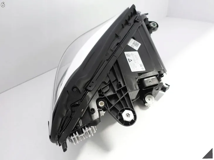 reflektor-db-c-klasa-14-l-led-numer-katalogowy-oryginalu-mercedes-benz-205-906-54-04-mercedes-benz-205-906-79-05-mercedes-benz-a-205-906-54-04-mercedes-benz-a-205-906-79-05