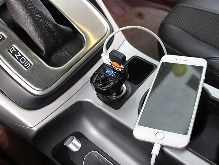 transmiter-fm-sd-mp3-bluetooth-ladowarka-2xusb-zrodlo-sygnalu-bluetooth-karta-pamieci-usb